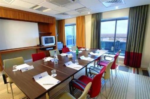 фото отеля Holiday Inn Express Stevenage