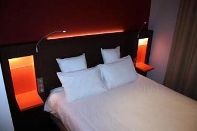 фото отеля Kyriad Paris Ouest Puteaux