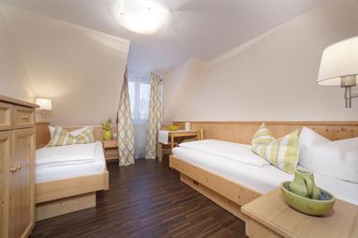 фото отеля Altstadt Hotel Zum Hechten Füssen
