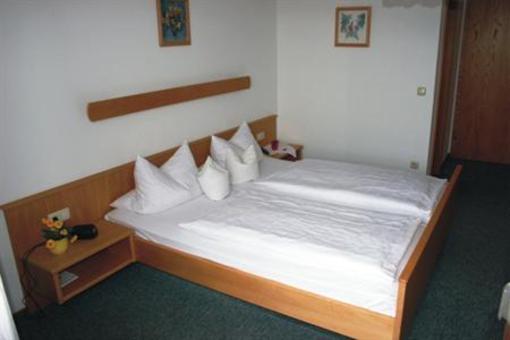 фото отеля Zur Linde Gasthof-Pension