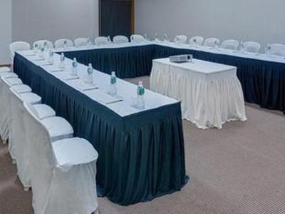 фото отеля Aarohi Starz Club