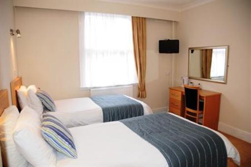 фото отеля Three Horse Shoes Hotel Rugby (England)