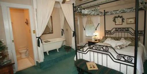 фото отеля Red Rocker Inn