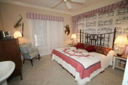 фото отеля Red Rocker Inn