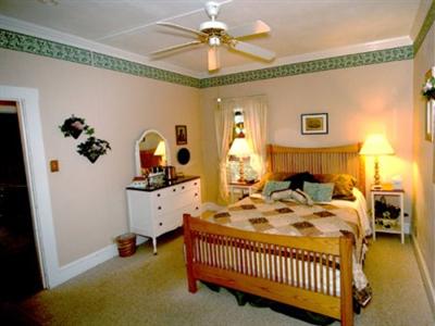 фото отеля Red Rocker Inn