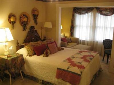 фото отеля Red Rocker Inn
