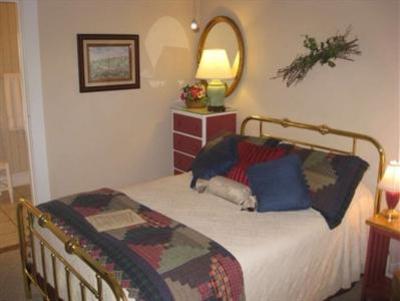 фото отеля Red Rocker Inn
