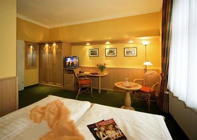фото отеля Hotel Dünenschloss Zinnowitz