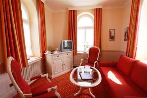 фото отеля Hotel Dünenschloss Zinnowitz