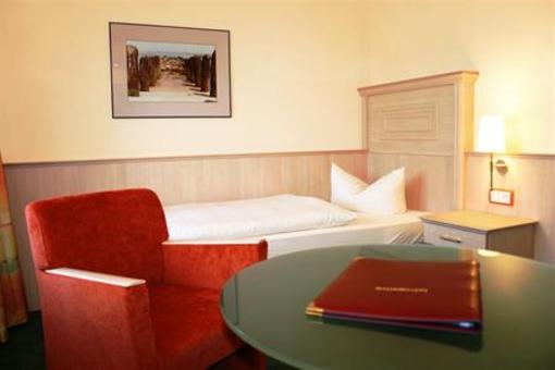 фото отеля Hotel Dünenschloss Zinnowitz