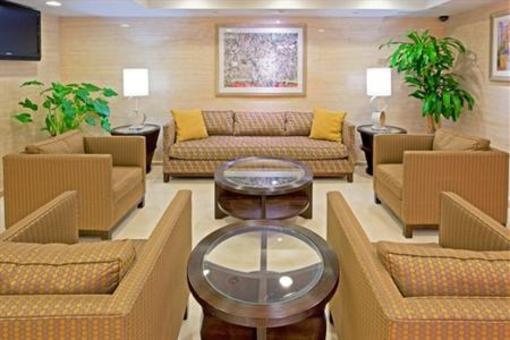 фото отеля Holiday Inn Express Maspeth New York City