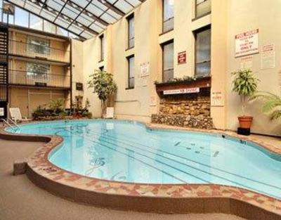 фото отеля Ramada Limited @ the Stadium/Downtown Nashville