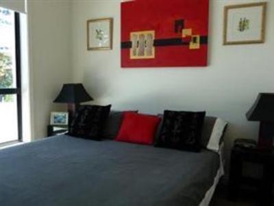 фото отеля Mermaid Beachside Bed & Breakfast Gold Coast