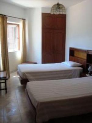 фото отеля Lagos Travellers Inn