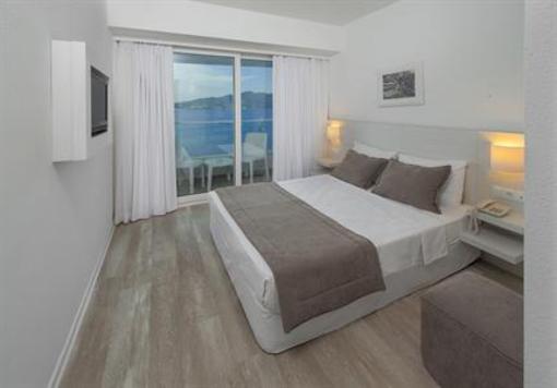 фото отеля The Beach Front Hotel