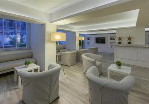 фото отеля The Beach Front Hotel