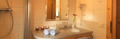 фото отеля Panoramahotel Gasthof Schonberger Nussdorf am Attersee