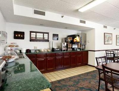 фото отеля Super 8 Motel Brooklyn Center