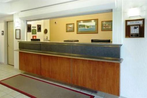 фото отеля Red Roof Inn Queensbury