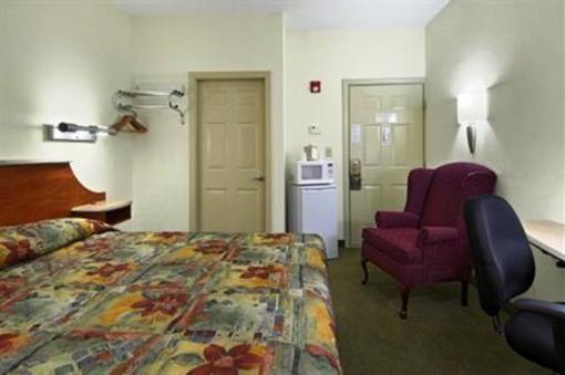 фото отеля Red Roof Inn Queensbury