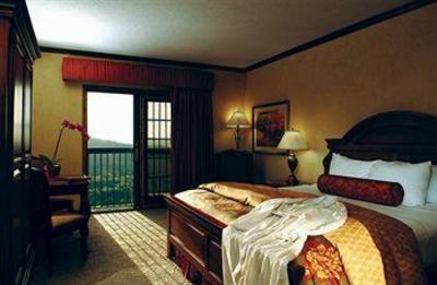 фото отеля Chateau on the Lake Resort Spa & Convention Center Branson