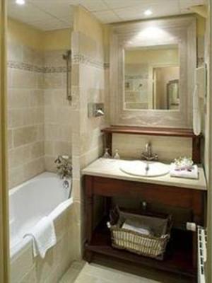 фото отеля Hostellerie Aux Vieux Remparts