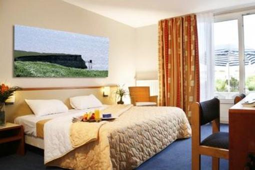 фото отеля Hotel Des Remparts Rochefort (France)