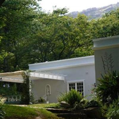 фото отеля De Trafford Garden Cottage