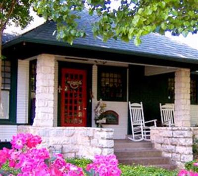 фото отеля Granbury Gardens Bed and Breakfast