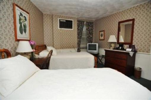 фото отеля Concord's Colonial Inn