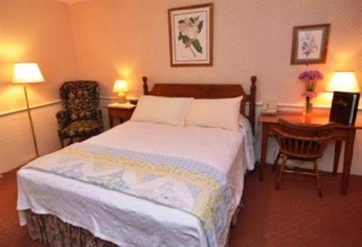 фото отеля Concord's Colonial Inn
