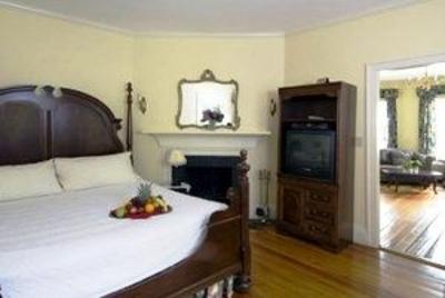 фото отеля Concord's Colonial Inn