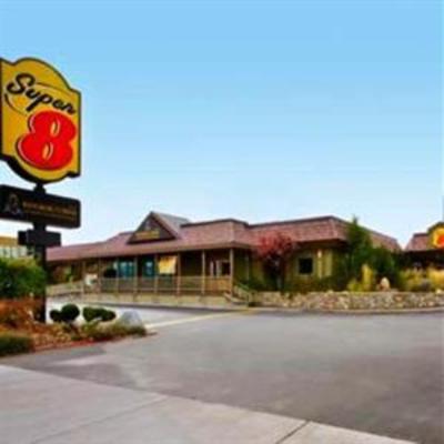 фото отеля Super 8 Meadow Wood Courtyard