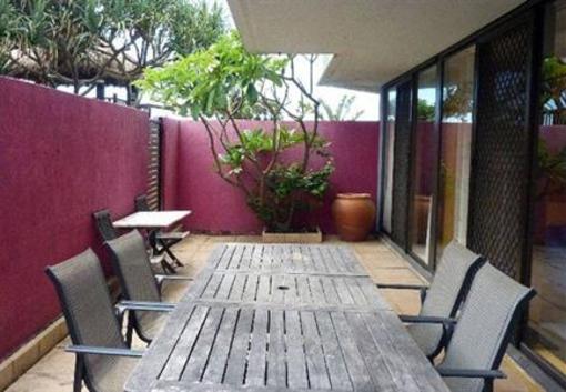 фото отеля Hibiscus On The Beach Apartment Gold Coast