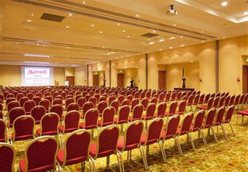 фото отеля Paris Charles de Gaulle Airport Marriott Hotel