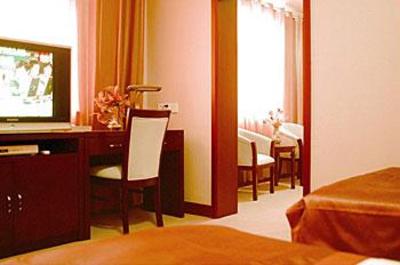 фото отеля Nanjing Zhonghuamen Hotel