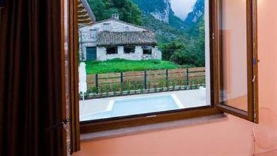 фото отеля Airone B&B Frasassi