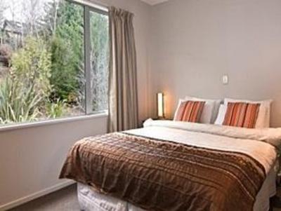 фото отеля Central Wanaka Townhouse