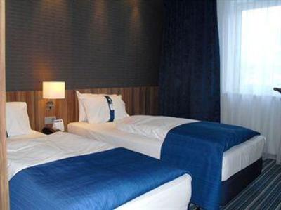 фото отеля Holiday Inn Express Frankfurt City Hauptbahnhof