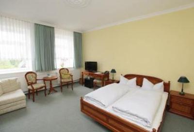 фото отеля Strandhotel Schloss Am Meer Kuhlungsborn