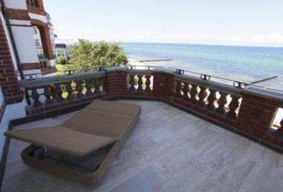 фото отеля Strandhotel Schloss Am Meer Kuhlungsborn