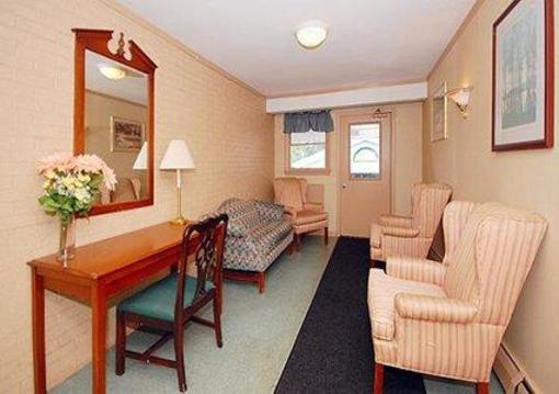 фото отеля Econo Lodge Inn & Suites Northborough