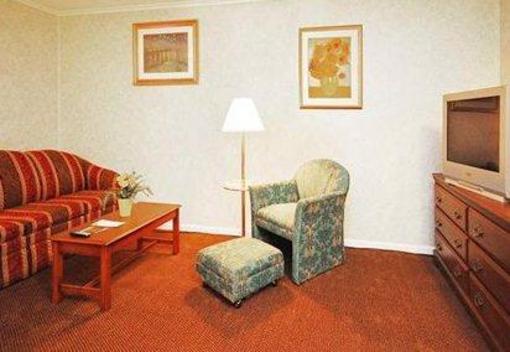 фото отеля Econo Lodge Inn & Suites Northborough