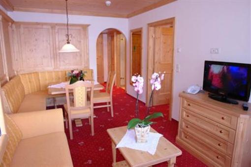 фото отеля Hotel Bergkristall Silbertal
