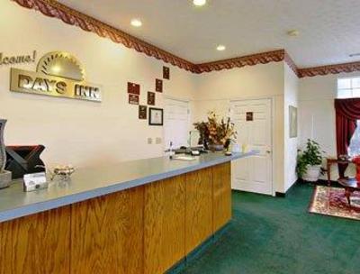 фото отеля Days Inn & Suites Pine Mountain - Maingate North of Callaway Gardens
