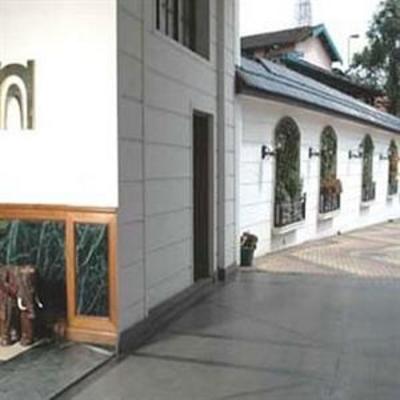 фото отеля Nahar's Nilgiris Hotel
