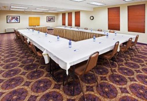 фото отеля Holiday Inn Express Hotel & Suites Lansing-Okemos MSU Area