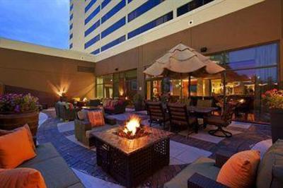 фото отеля Hilton Suites Oakbrook Terrace