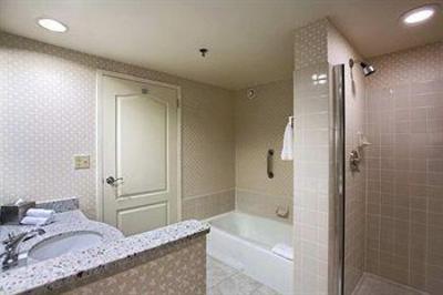 фото отеля Hilton Suites Oakbrook Terrace