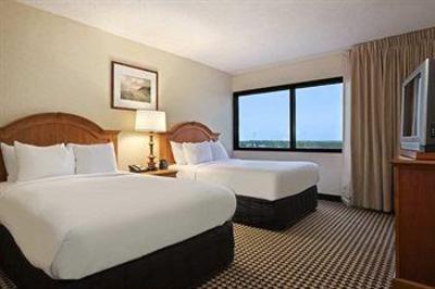 фото отеля Hilton Suites Oakbrook Terrace